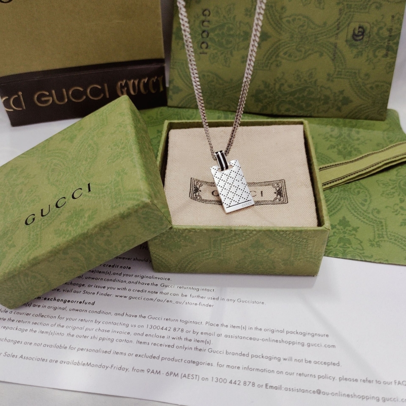 G*u*i necklaces